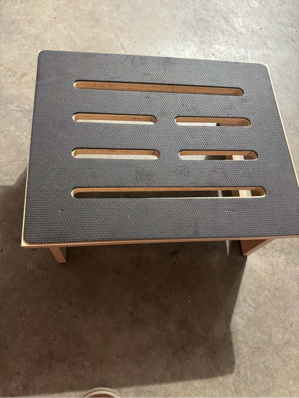 Wooden Step Stool with Non-Slip Grip ~450 lbs carrying capacity